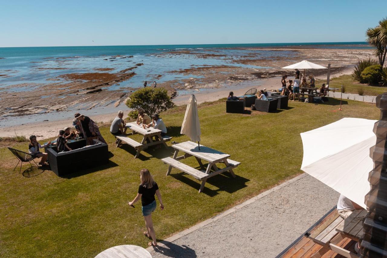 Tatapouri Bay Hotel Gisborne Exterior photo