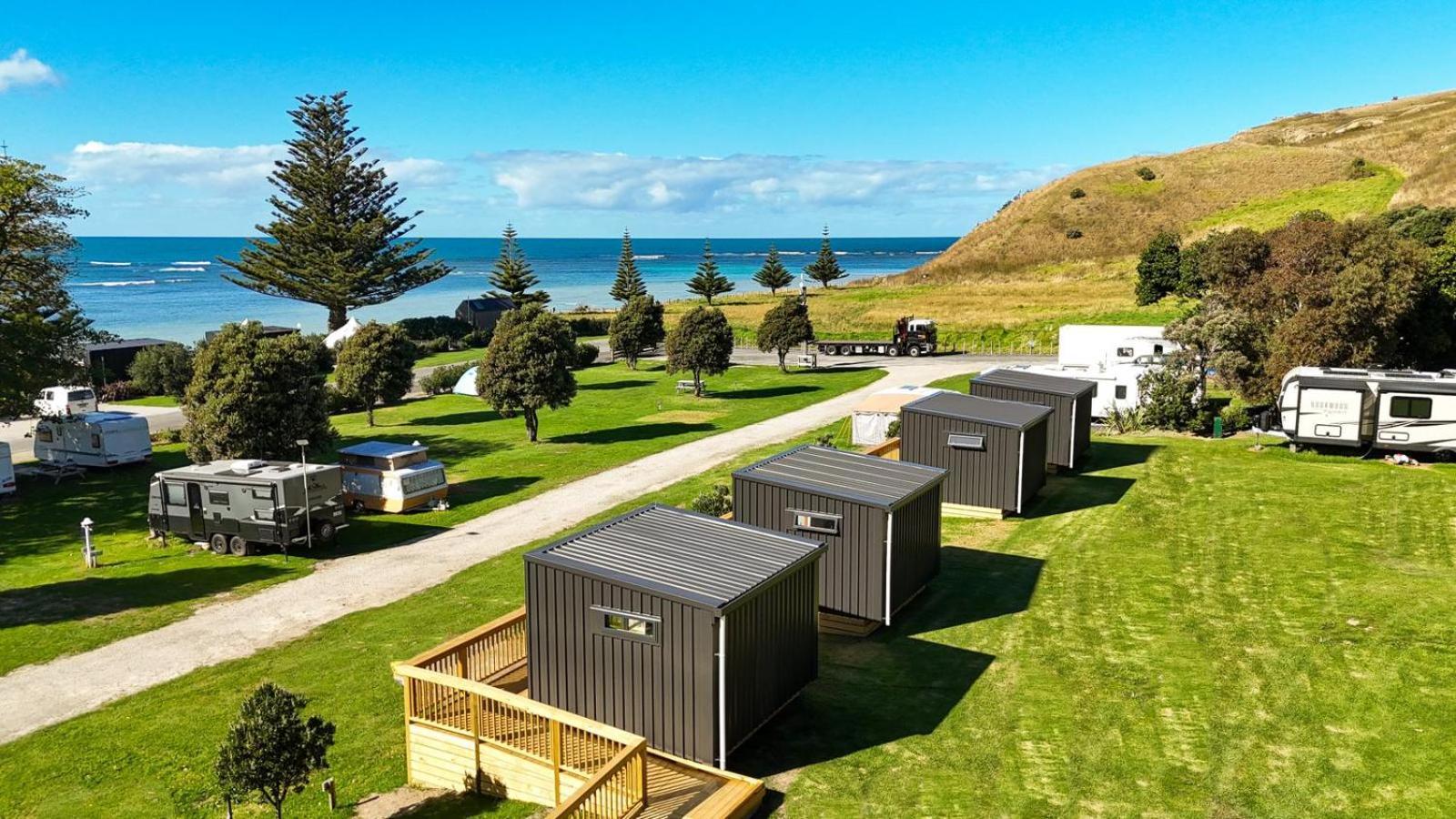 Tatapouri Bay Hotel Gisborne Exterior photo