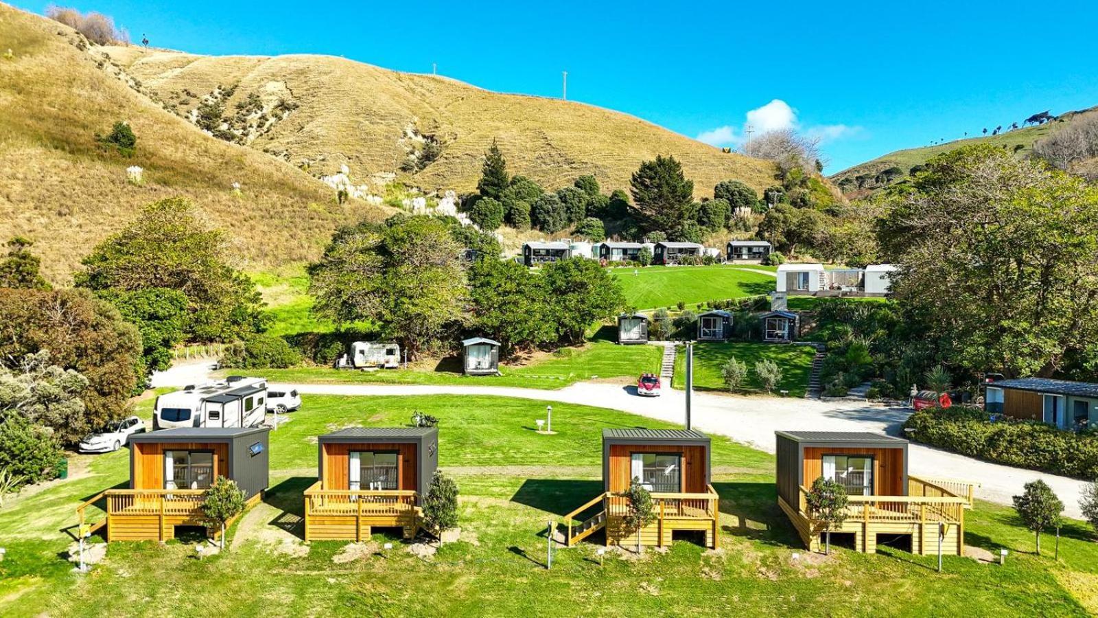 Tatapouri Bay Hotel Gisborne Exterior photo