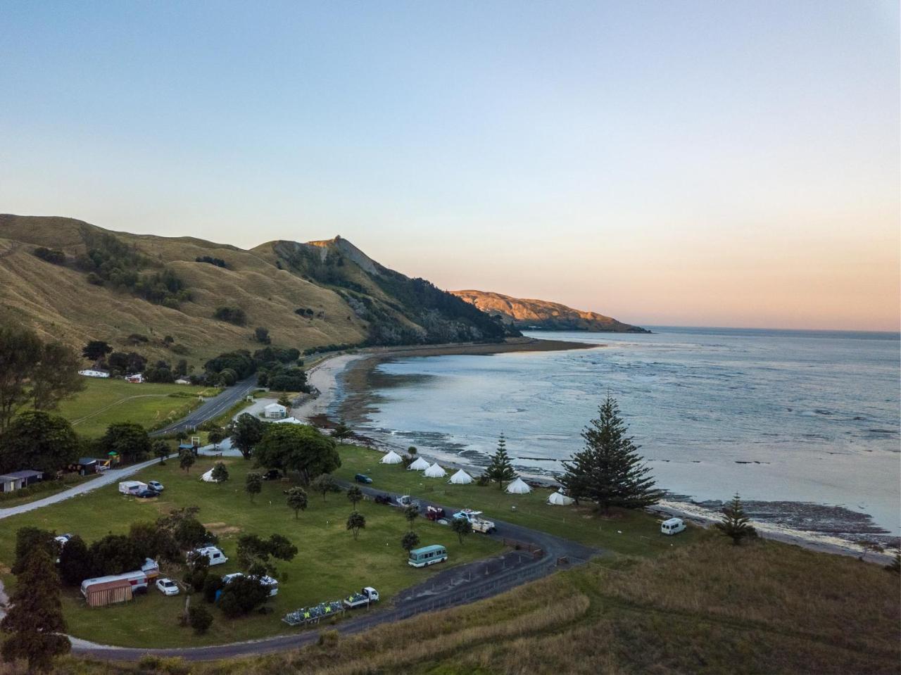 Tatapouri Bay Hotel Gisborne Exterior photo